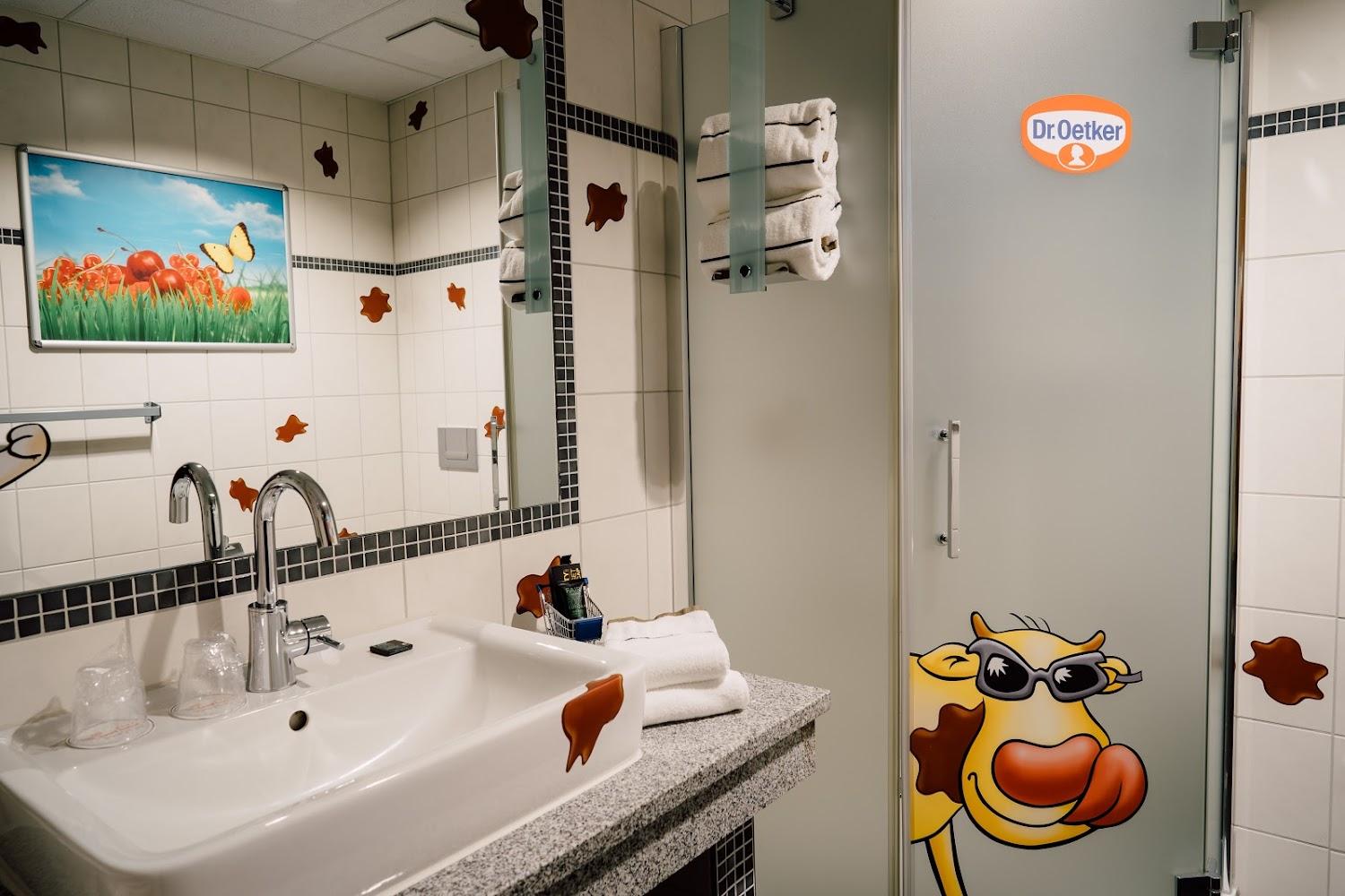 Cover Image for Food Hotel
