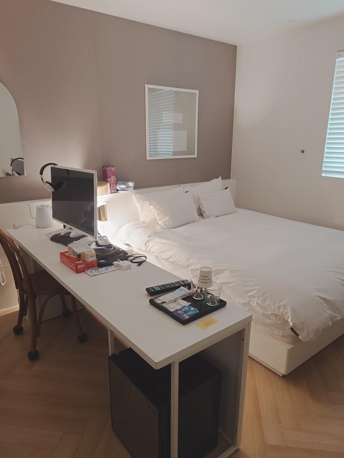 Cover Image for Jenmotel