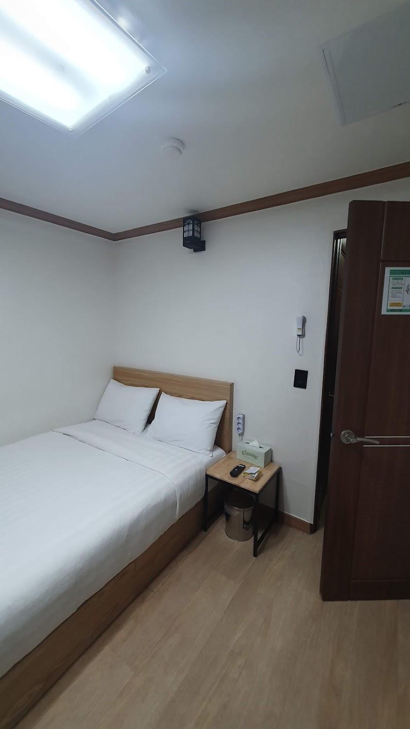 Cover Image for Jangpyeong Motel
