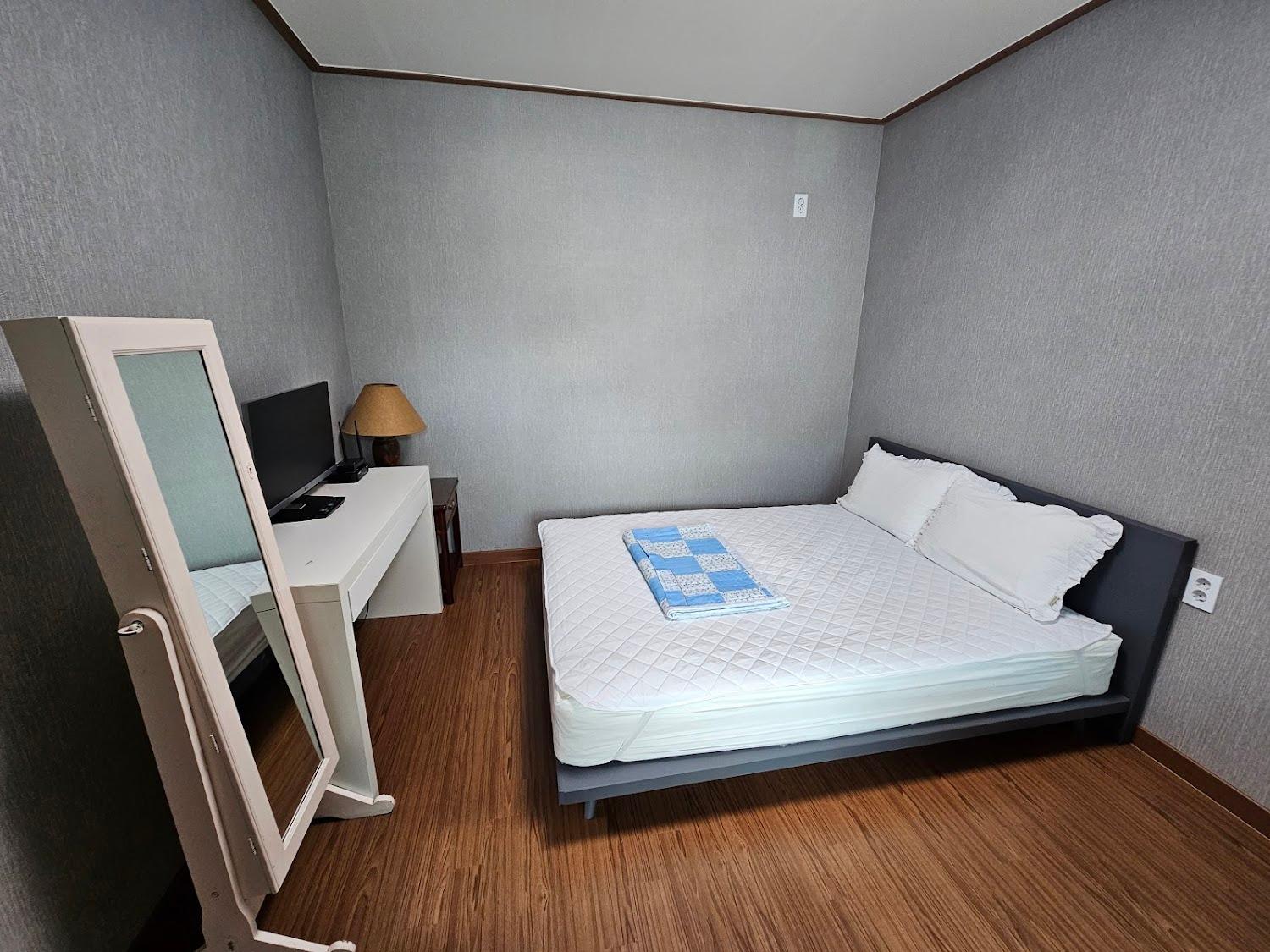 Cover Image for 가평 투웰브 펜