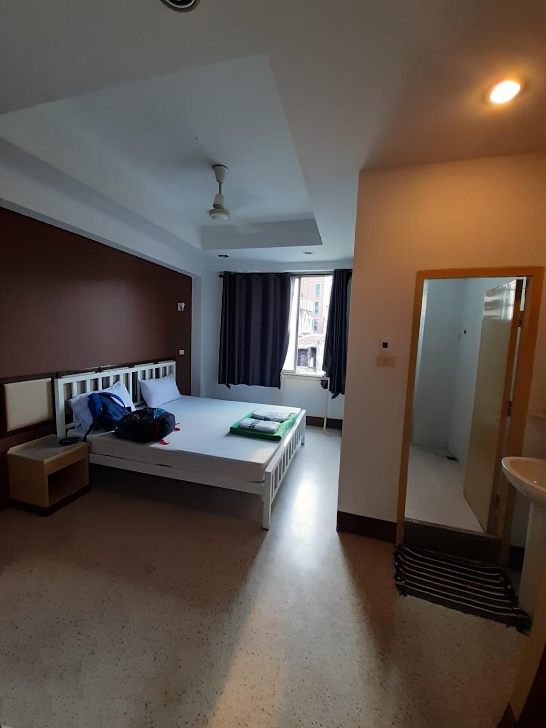 Cover Image for Chumphol Hotel