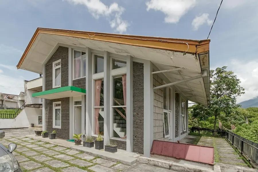 Cover Image for RedDoorz near Jam Gadang Syariah Bukit Tinggi