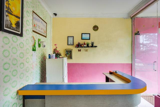 Cover Image for SPOT ON 91879 Emes Jaya Homestay