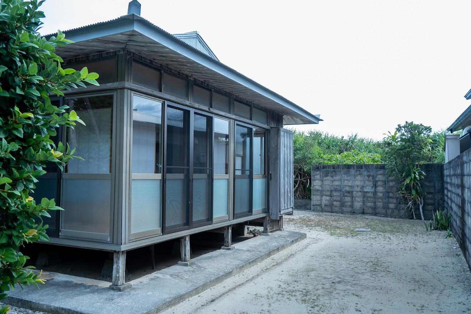 Cover Image for Denpaku Suiheisen-to-asahi-no-yado