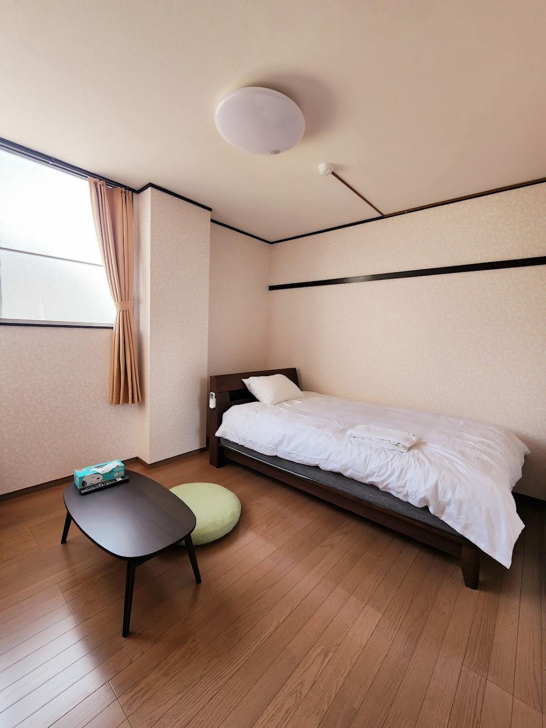 Cover Image for Minshuku Urbanly