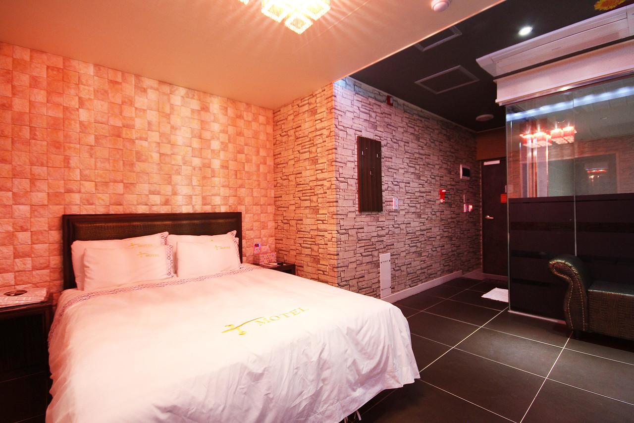 Cover Image for Gung Motel