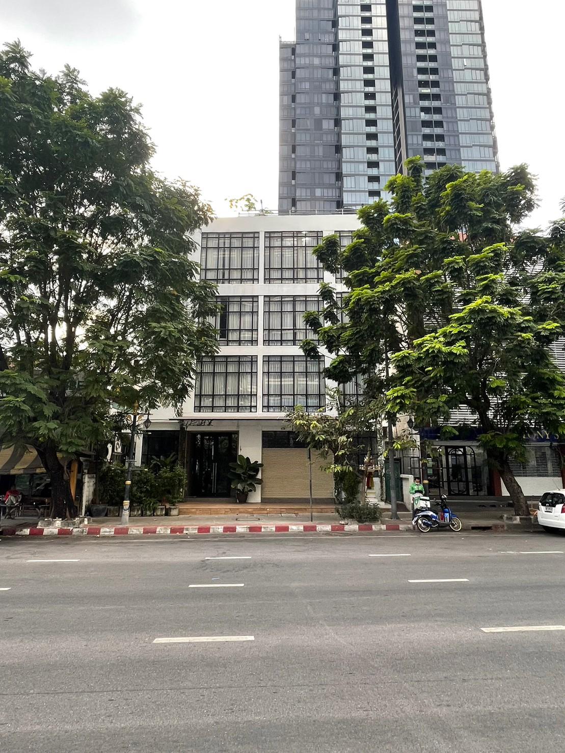 Cover Image for Silom Nara