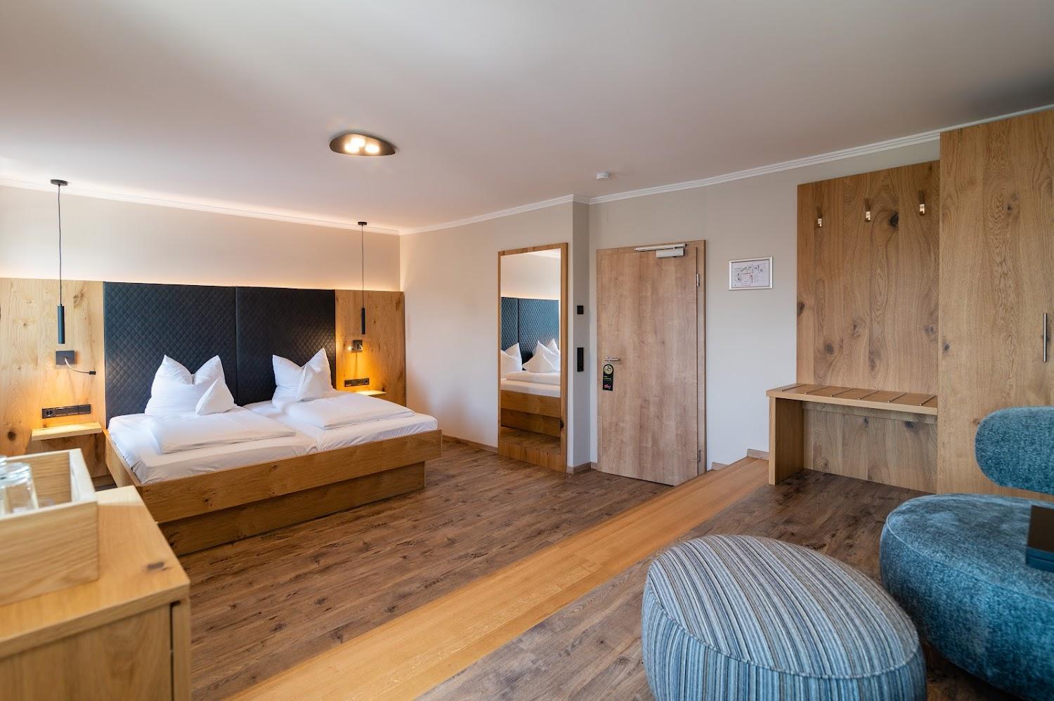 Cover Image for Hotel Held