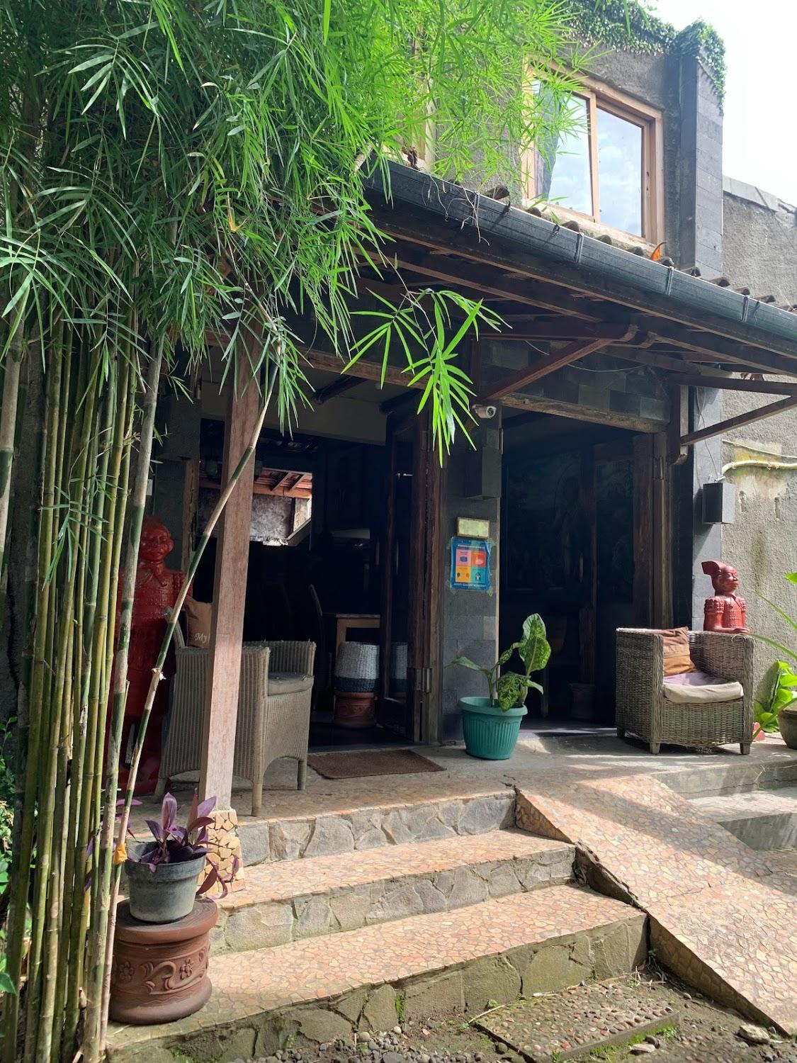 Cover Image for Astuti Gallery Homestay