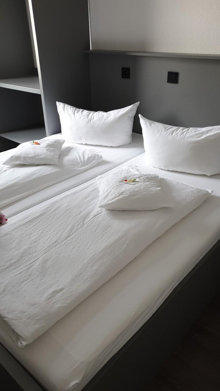 Cover Image for Hotel Central