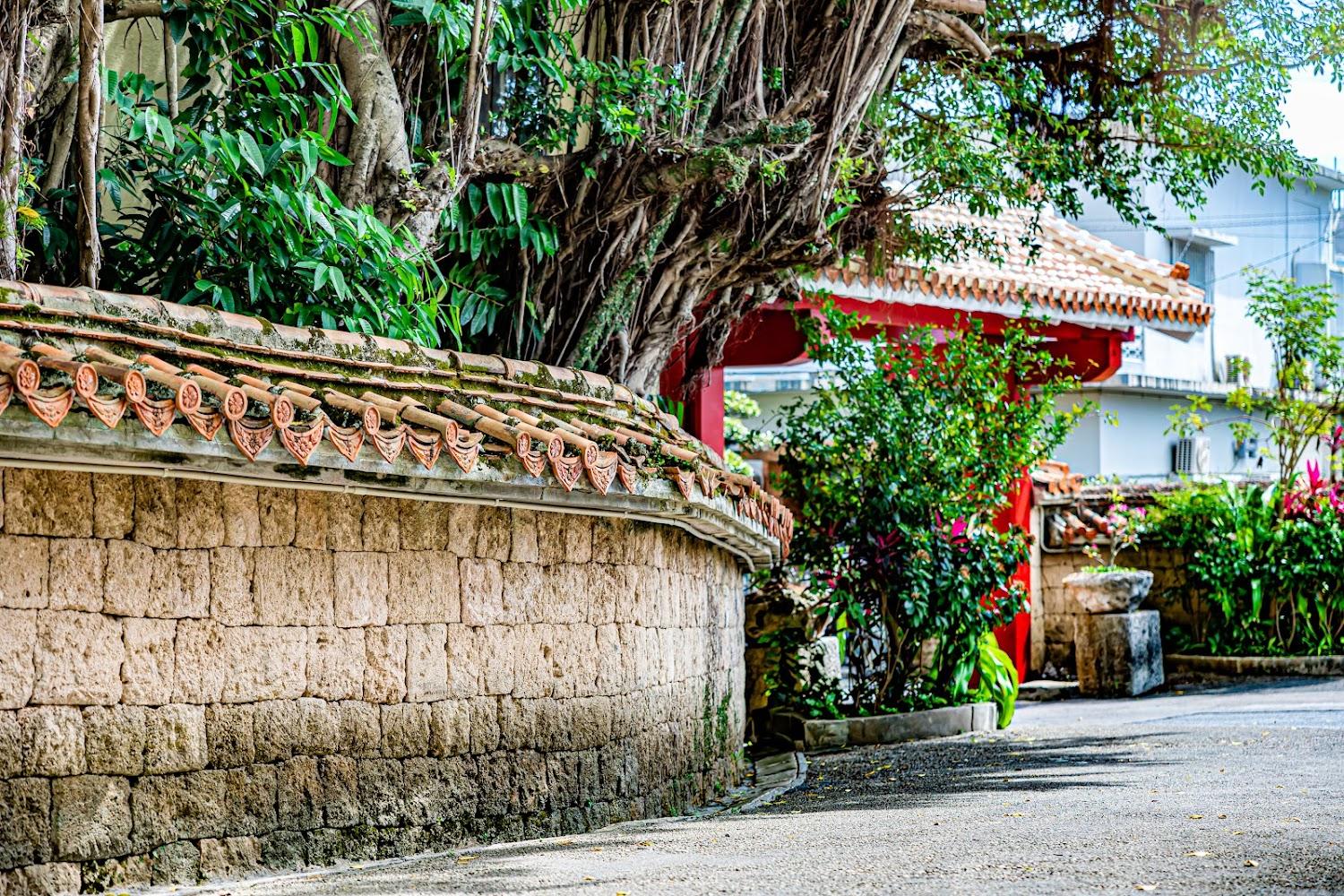 Cover Image for Okinawa Hotel