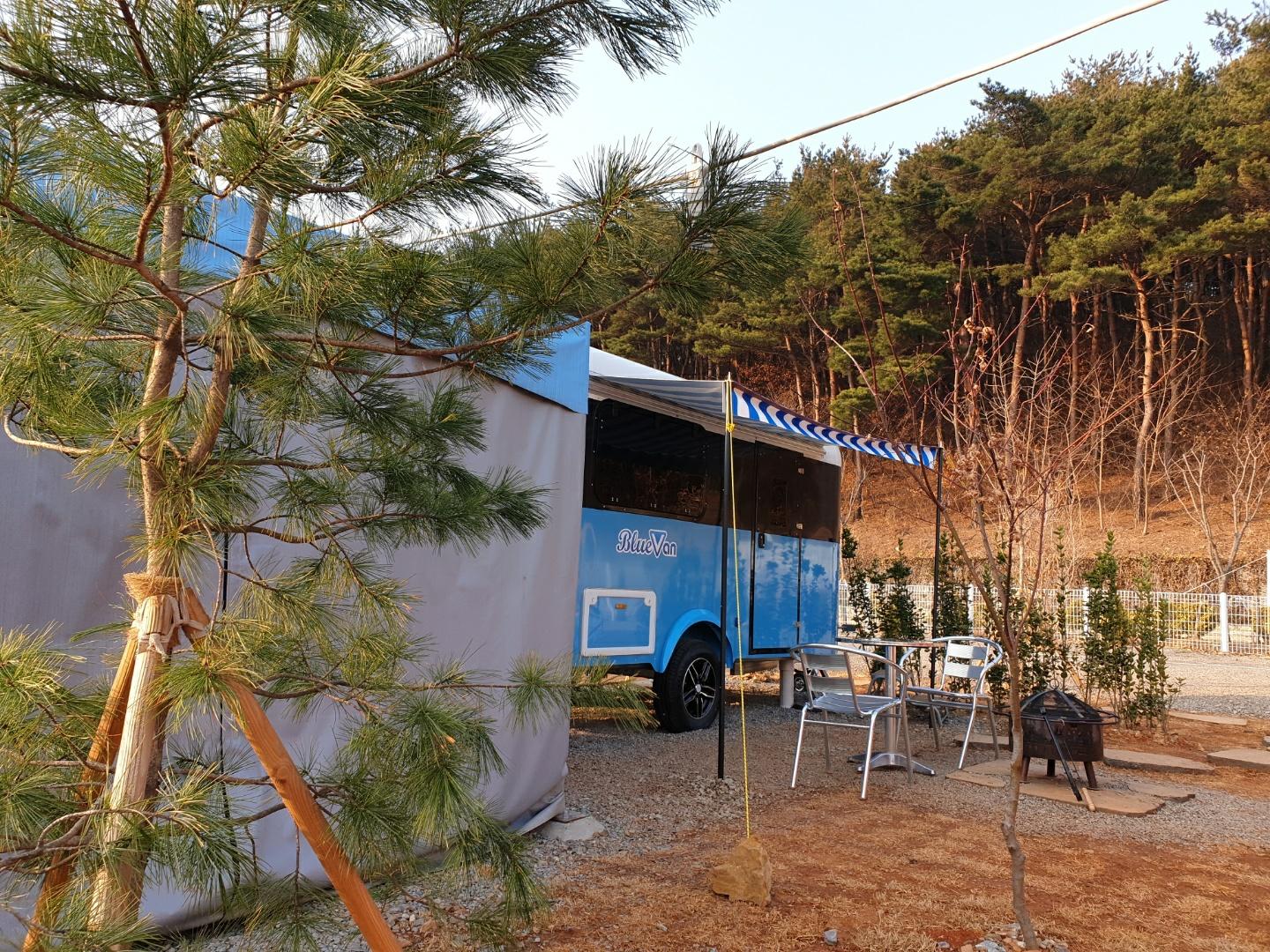Cover Image for 러빙유 카라반 캠핑장&여행사