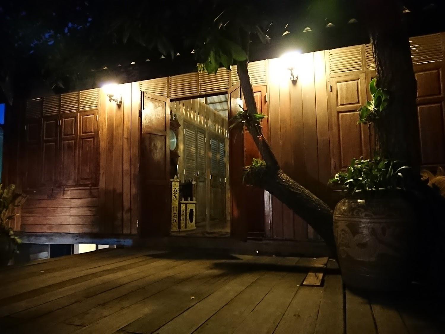 Cover Image for Ayothaya Riverside House