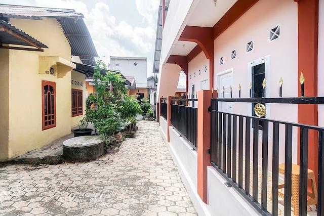 Cover Image for OYO Life 2888 Nayni Kost