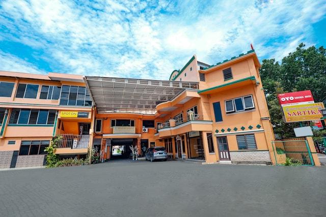 Cover Image for Super OYO 2855 Sartika Hotel Pati