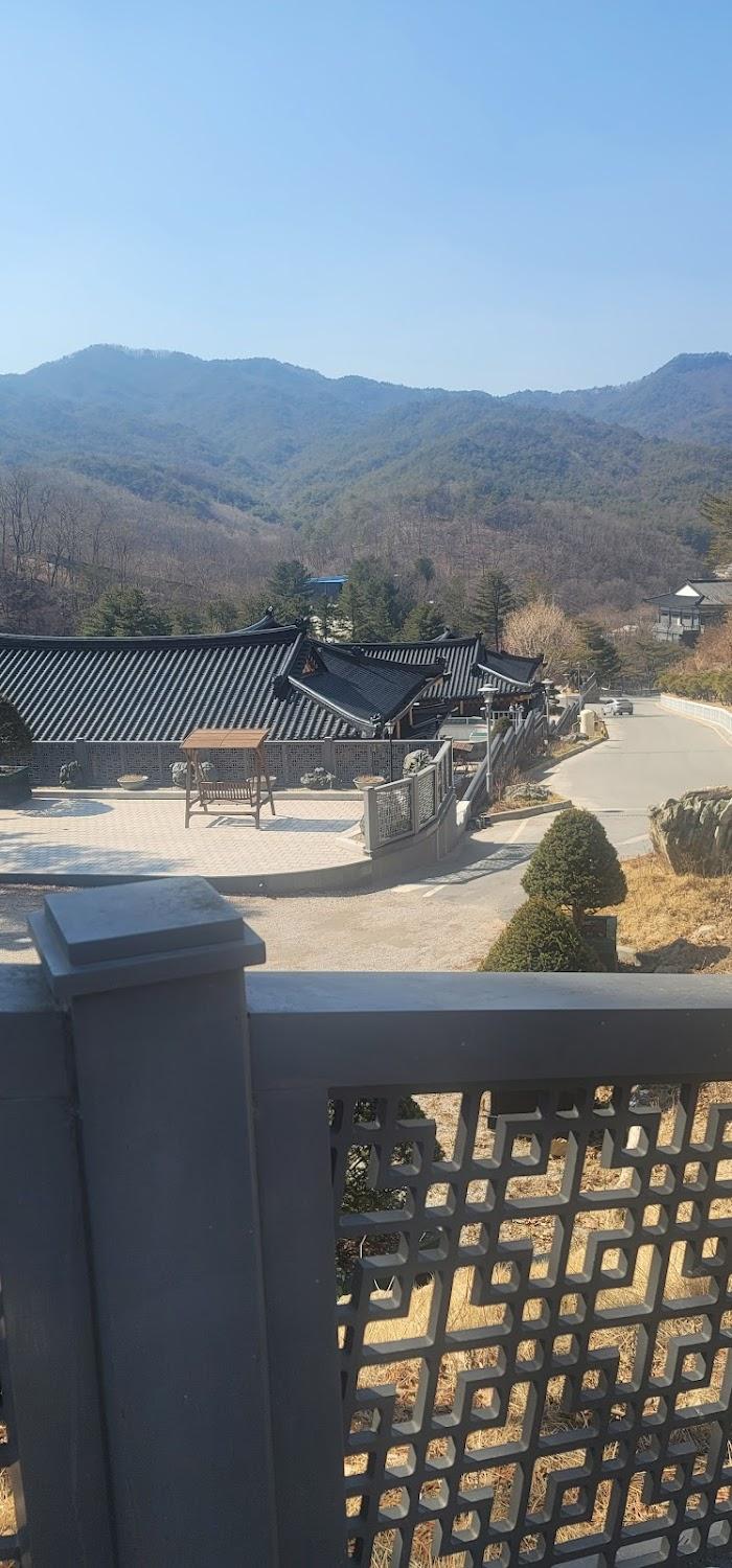 Cover Image for 청화산한옥풀빌라