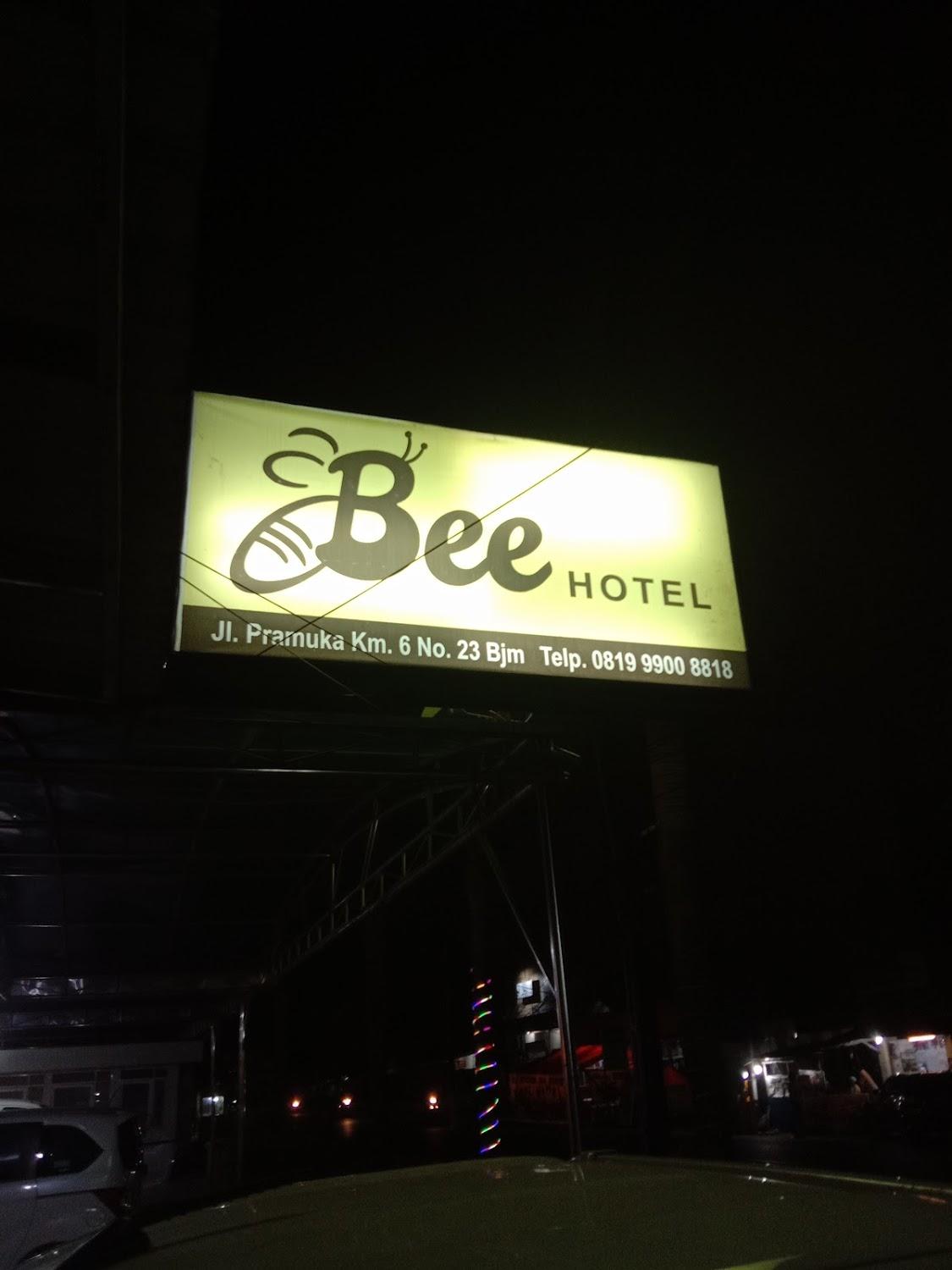 Cover Image for Bee Hotel