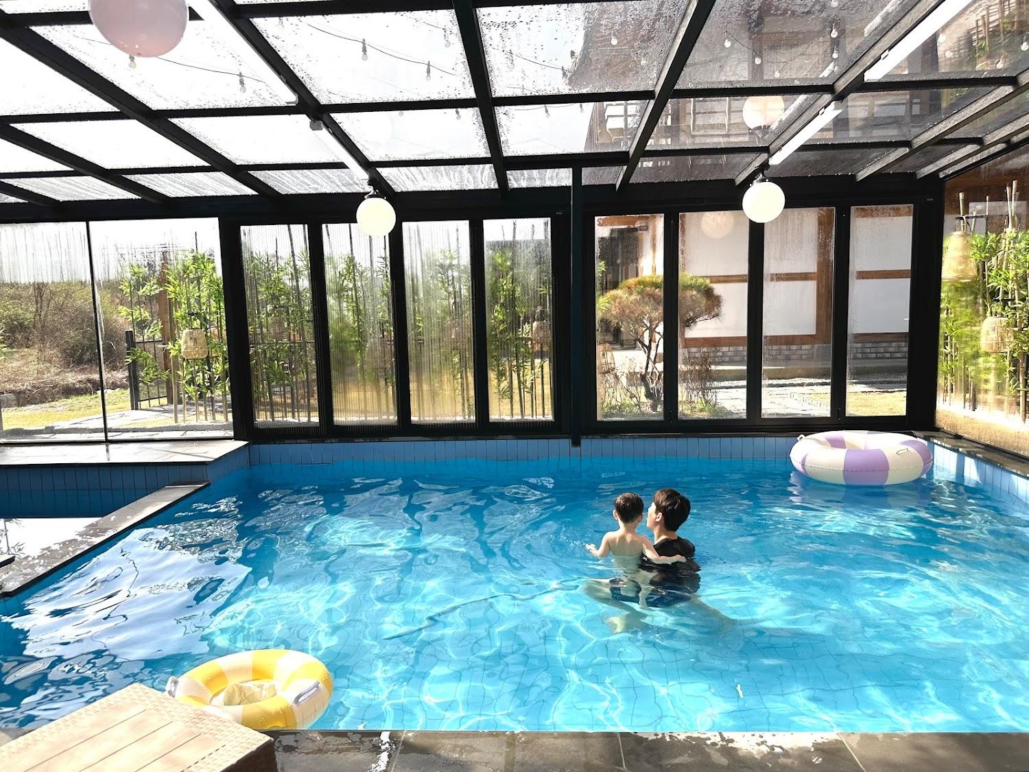Cover Image for 경주 호텔식 감성 숙소 한옥 풀빌라 펜션 라라