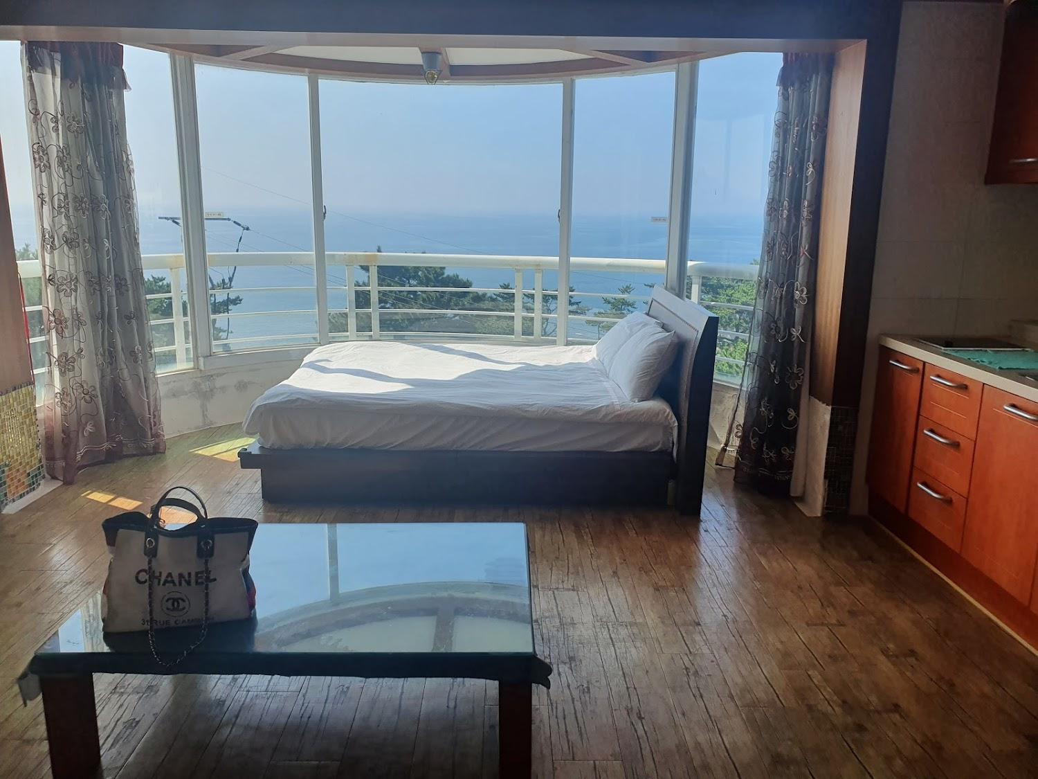 Cover Image for 바닷가앞민박