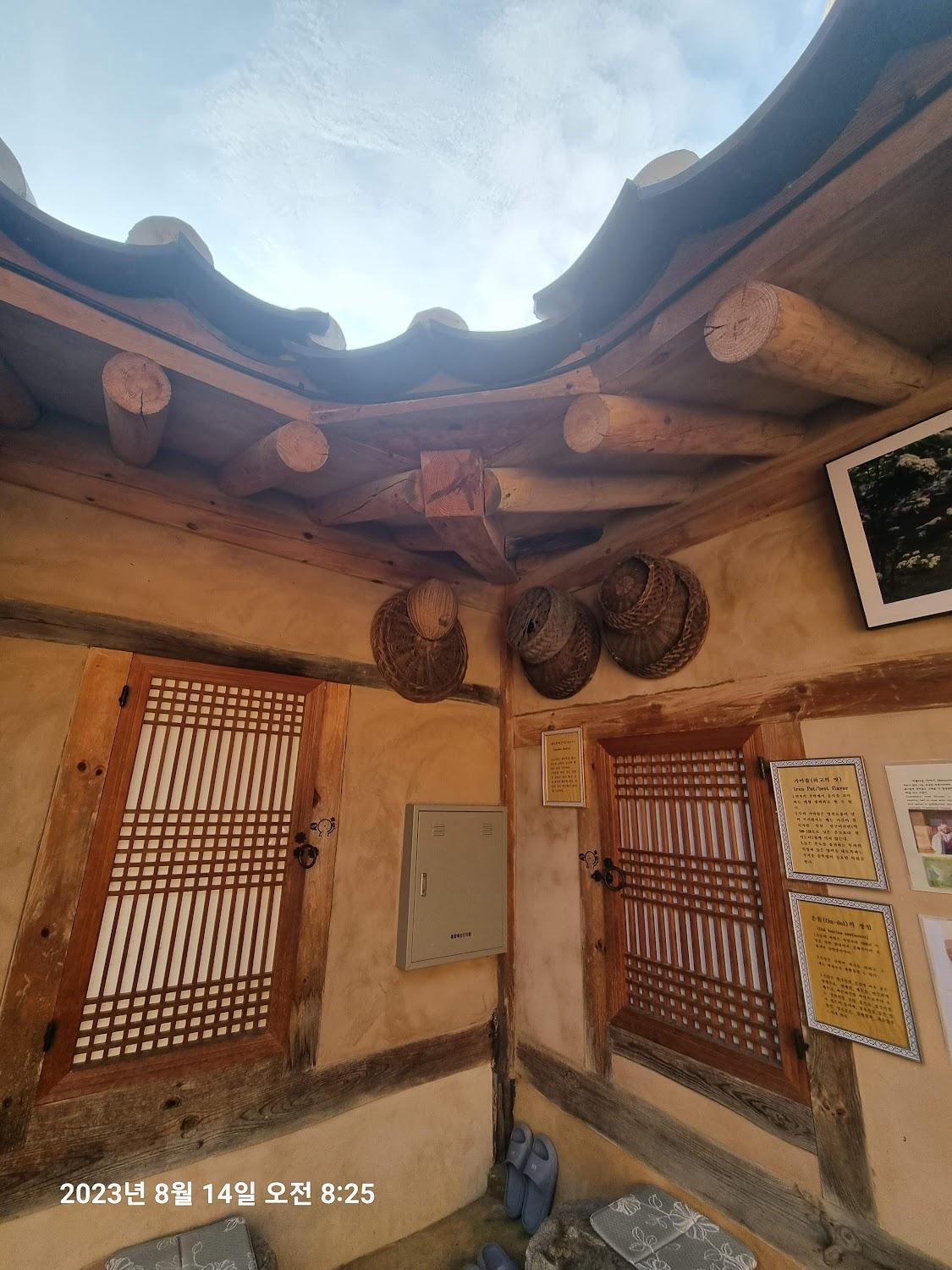 Cover Image for Jukheon Traditional House
