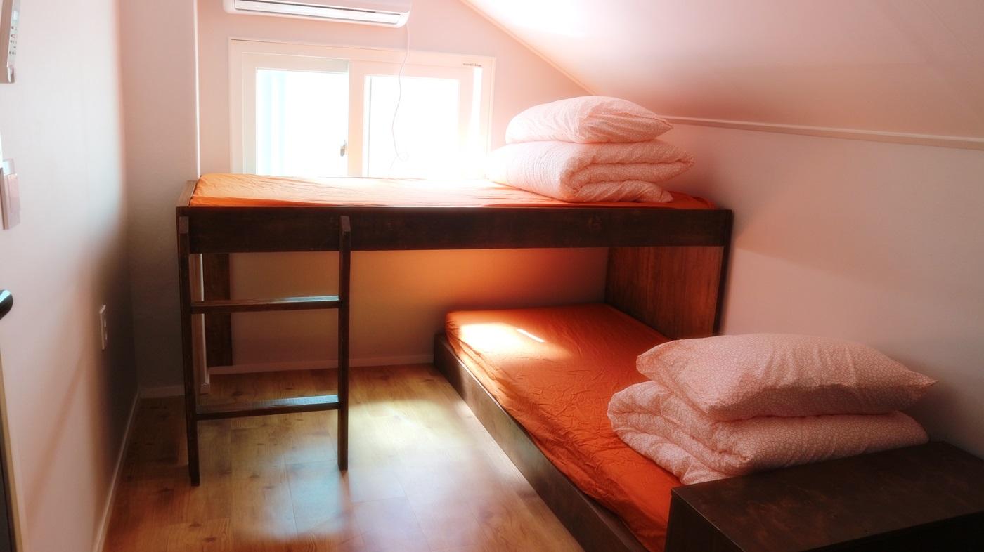Cover Image for ZZZIP GUESTHOUSE