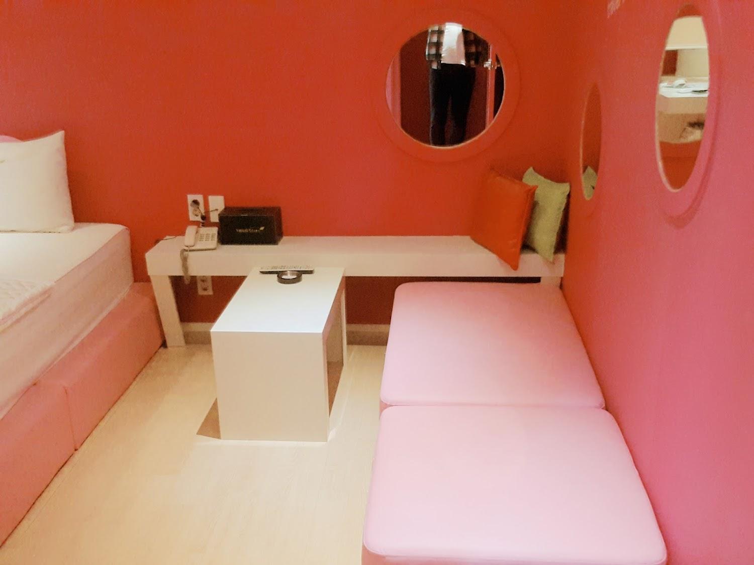Cover Image for 브이원모텔