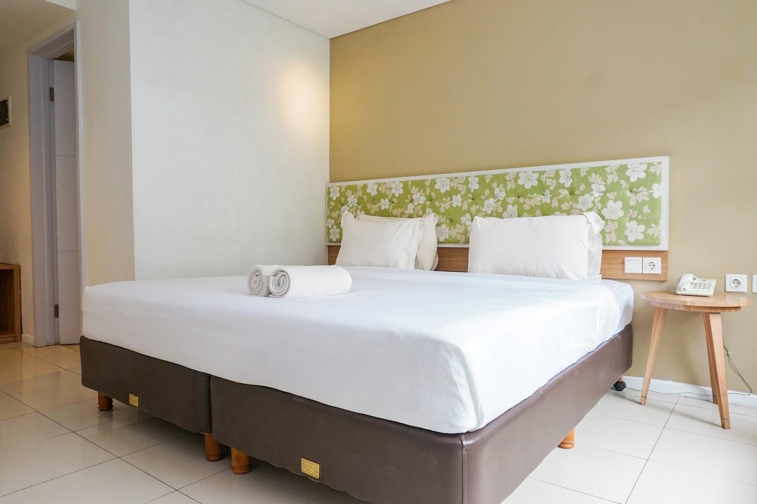 Cover Image for Wood Hotel