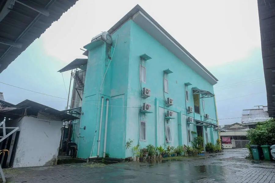 Cover Image for RedDoorz near Politeknik Manado