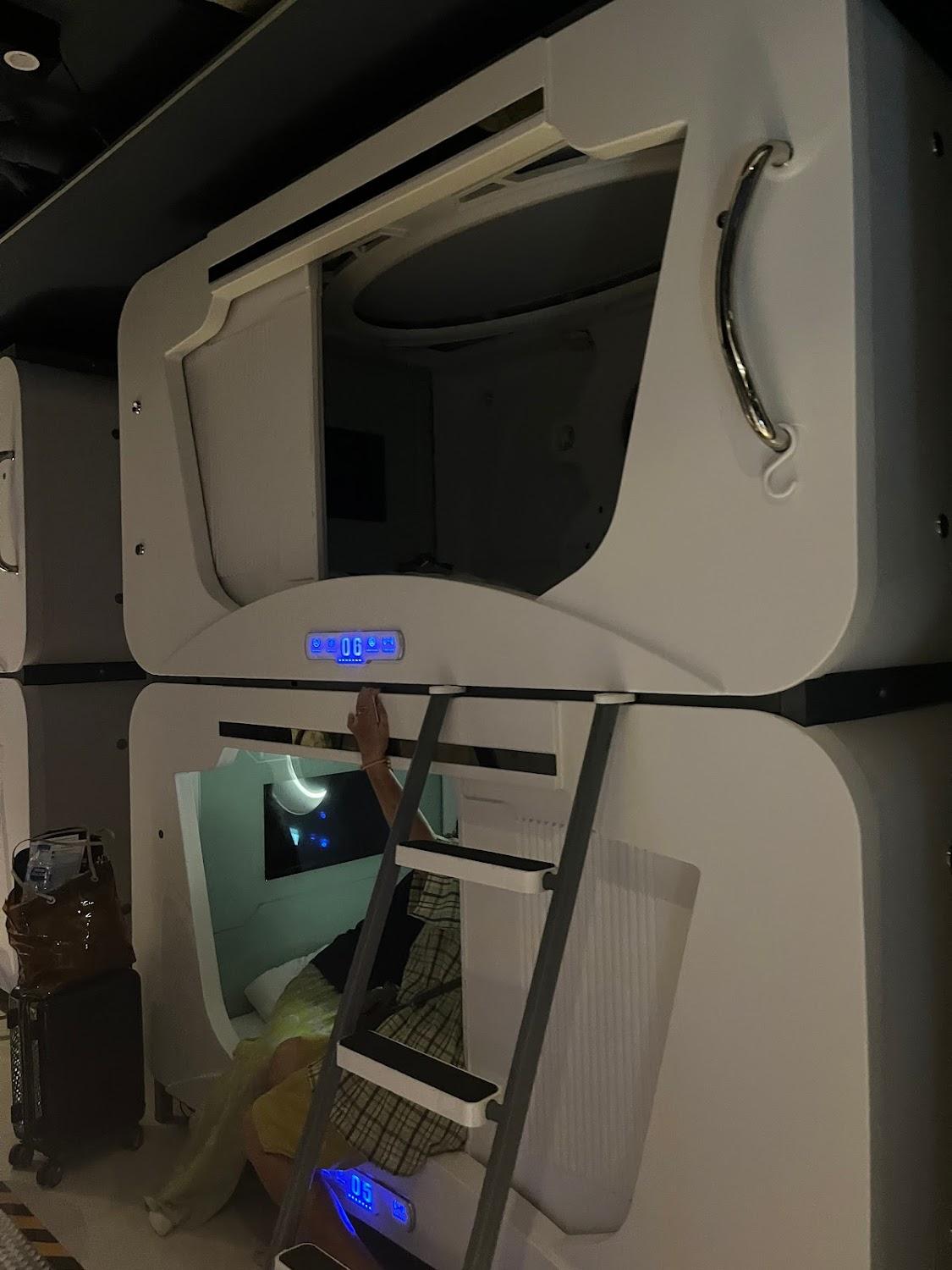 Cover Image for PERA SPACE Capsule Hotel