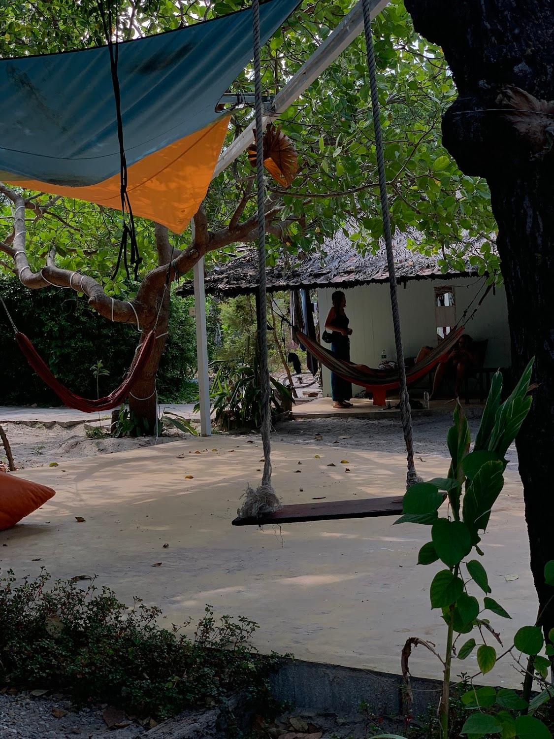 Cover Image for Tropical Hostel