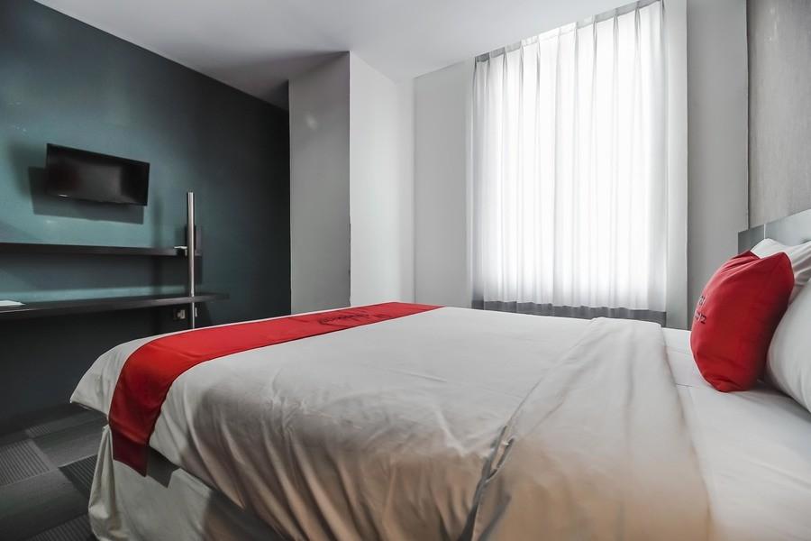 Cover Image for RedDoorz Premium near Pantai Losari 2