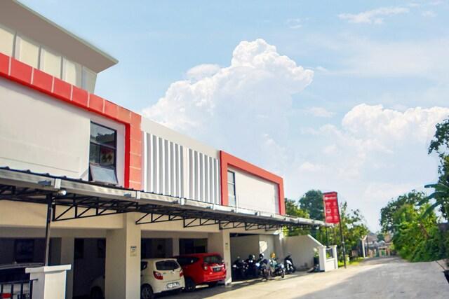 Cover Image for Super OYO Maleo Residence Palembang Il