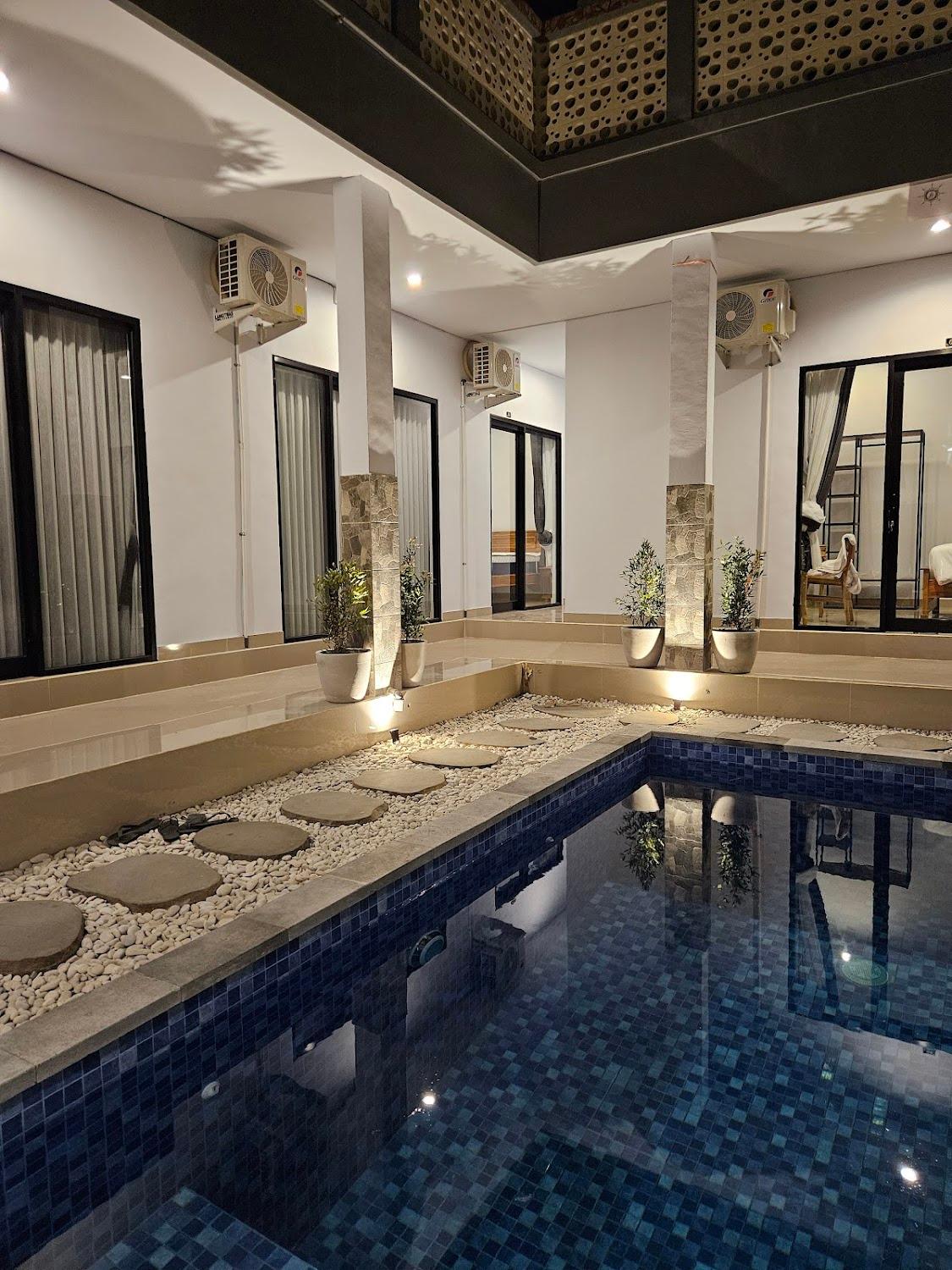 Cover Image for LASTARI HOUSE
