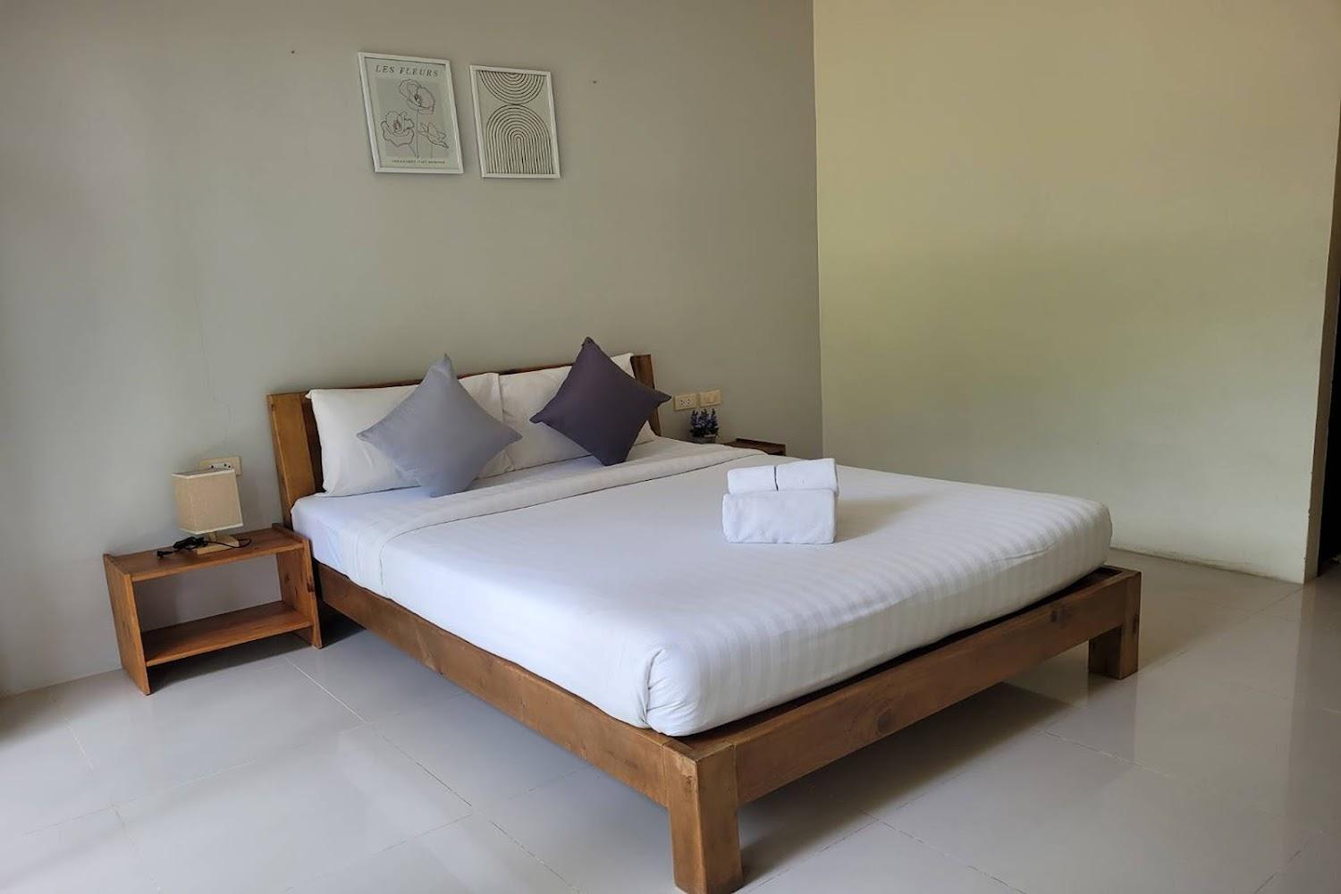 Cover Image for Snooze Inn Phuket - Free transfer to Bang Rong Pier