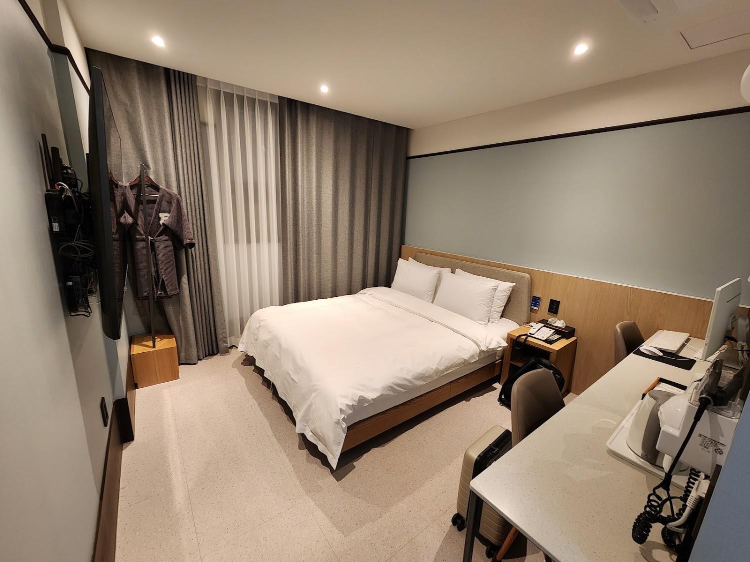 Cover Image for Brown Dot Hotel