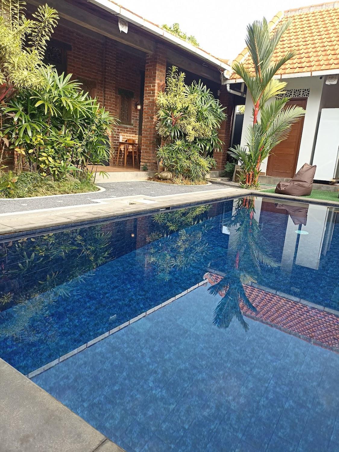 Cover Image for pondok juli