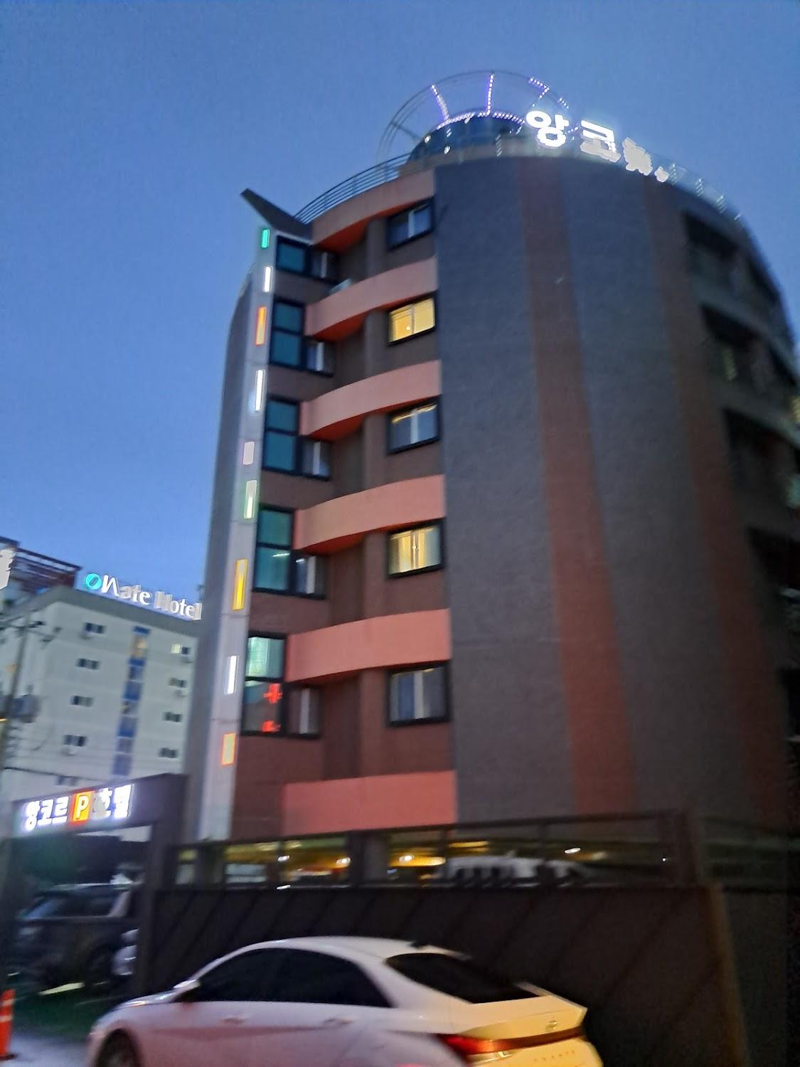 Cover Image for Hotel Encore