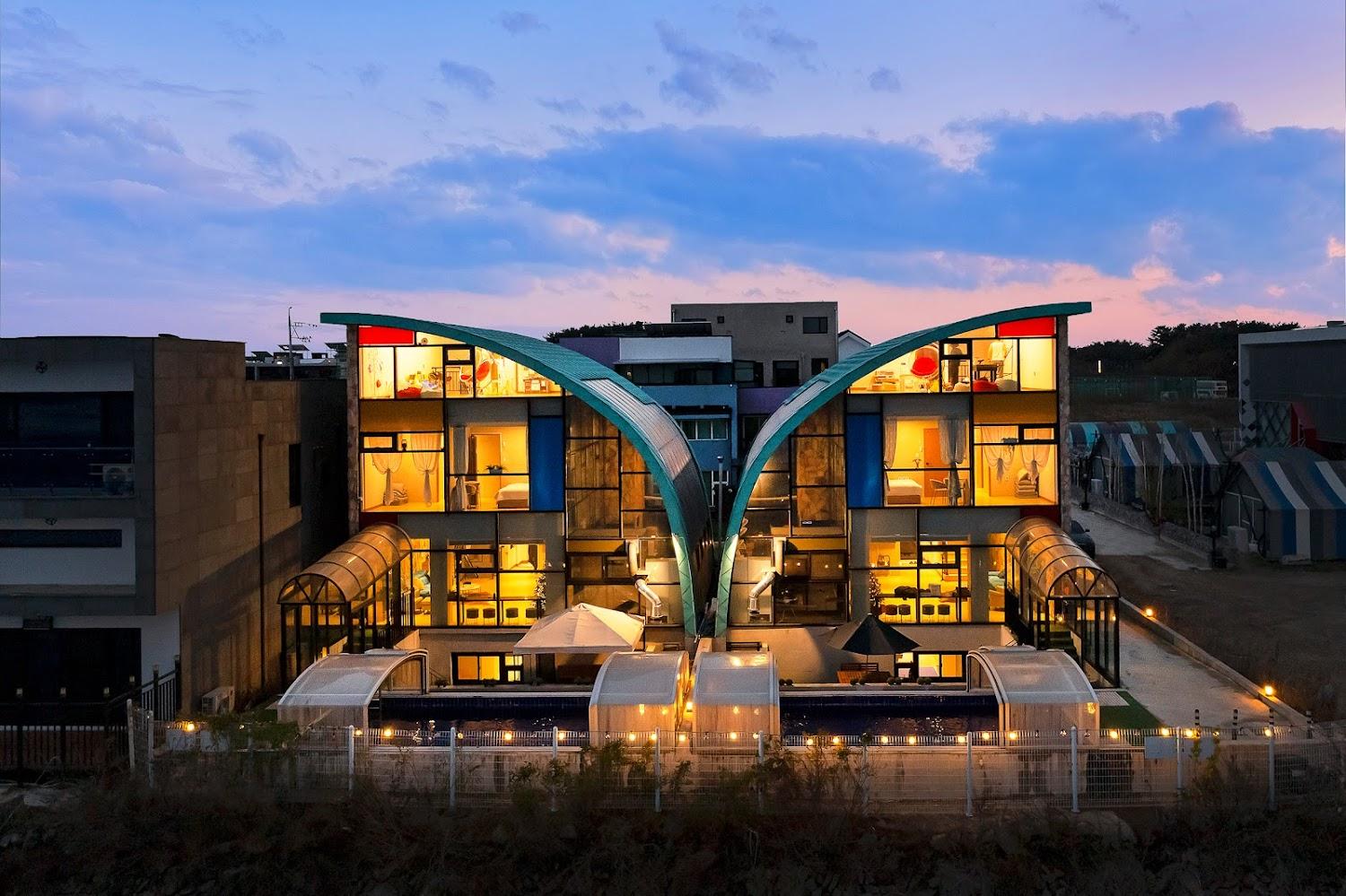 Cover Image for 몬드리안 갤러리 펜션