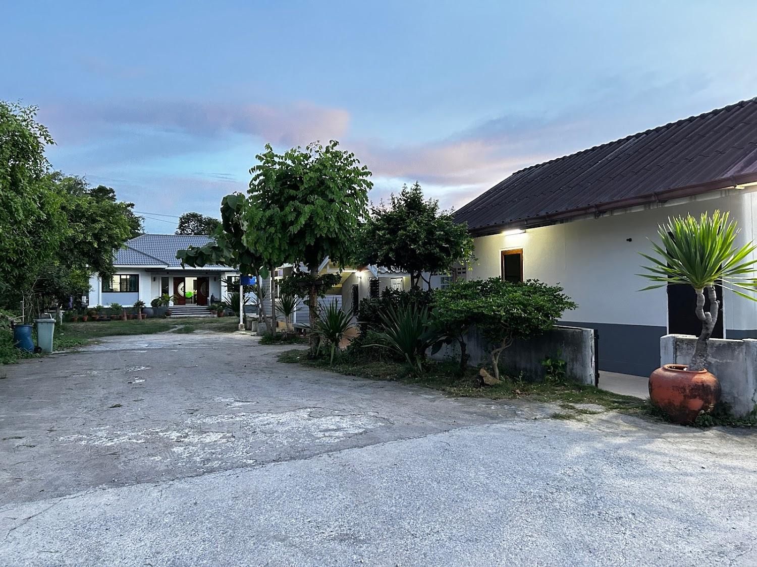 Cover Image for สมพงษ์รีสอร์ท ห้องพักรายวันสายใต้ใหม่