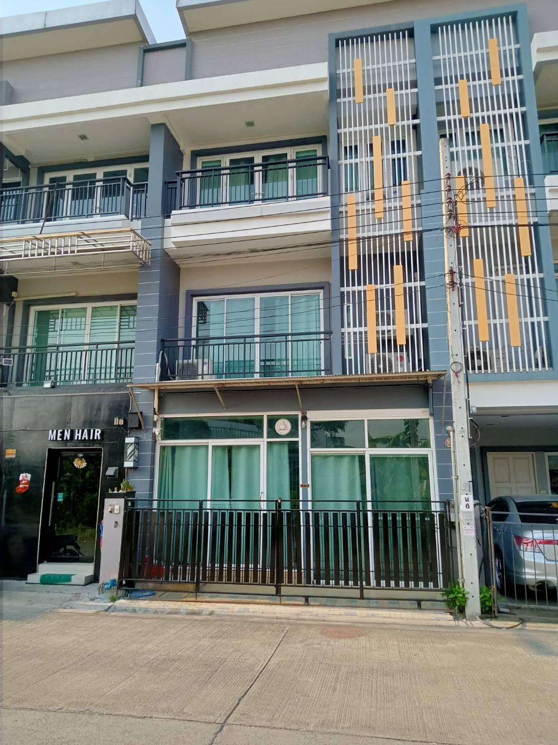 Cover Image for Thanyaporn House