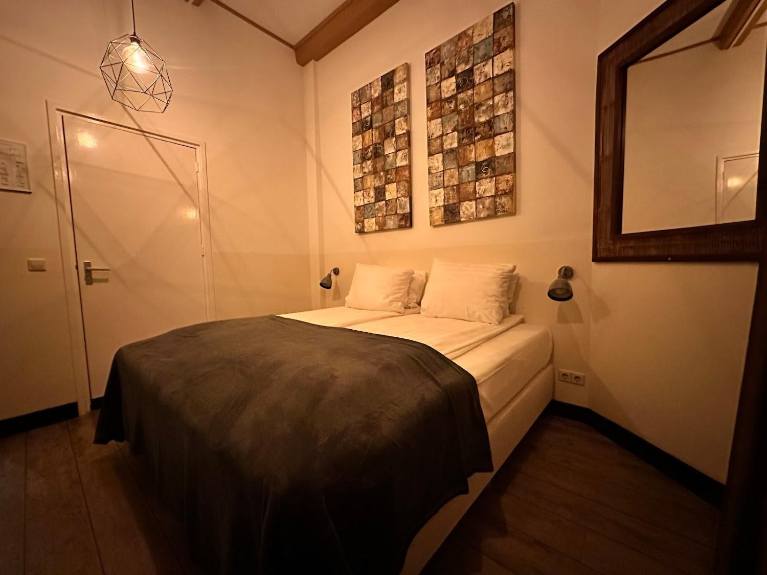 Cover Image for Hotel Buren