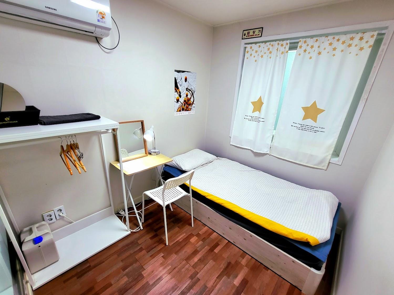 Cover Image for 24 Guesthouse Sinchon Avenue