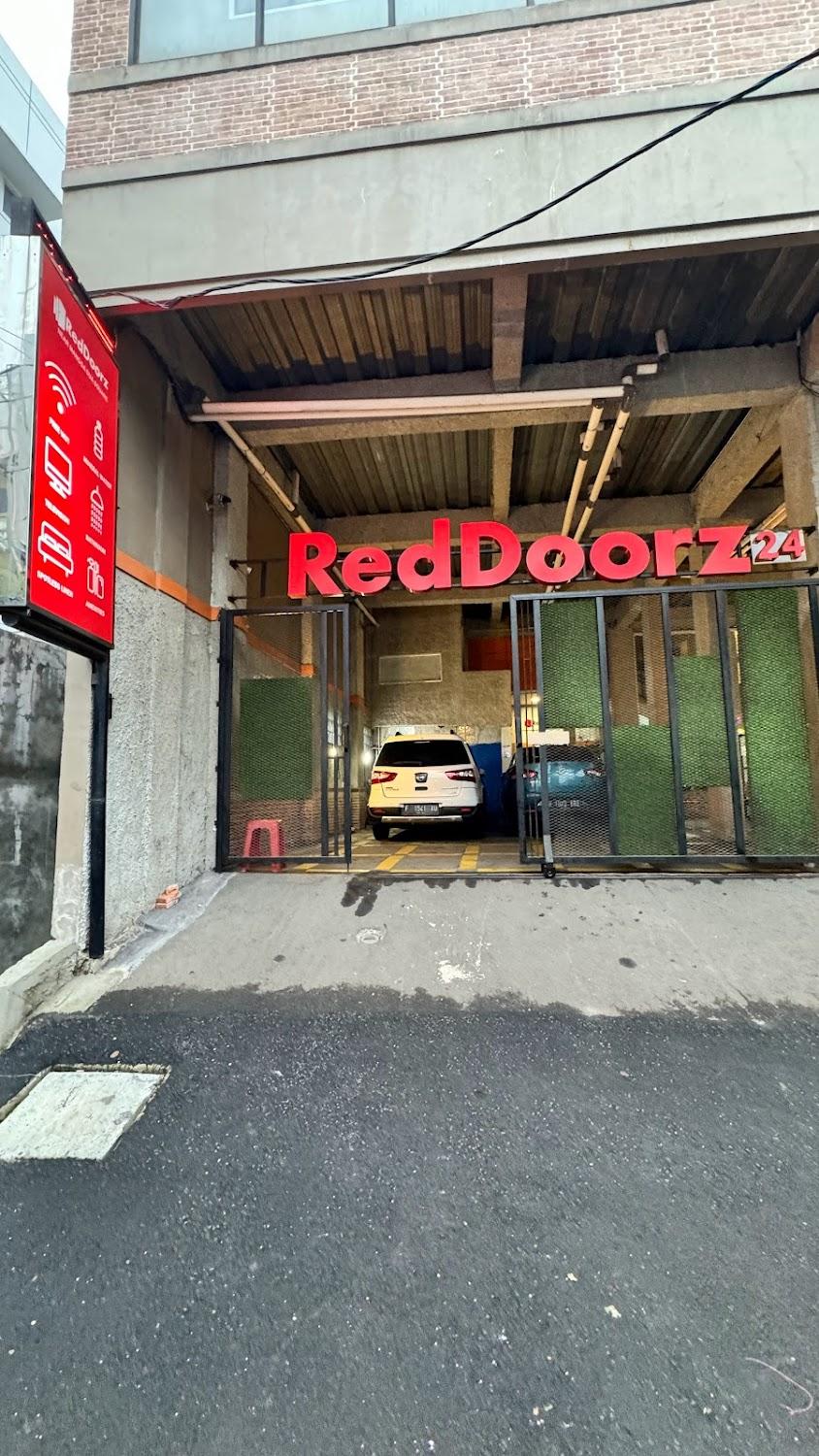 Cover Image for RedDoorz near Mangga Dua Square