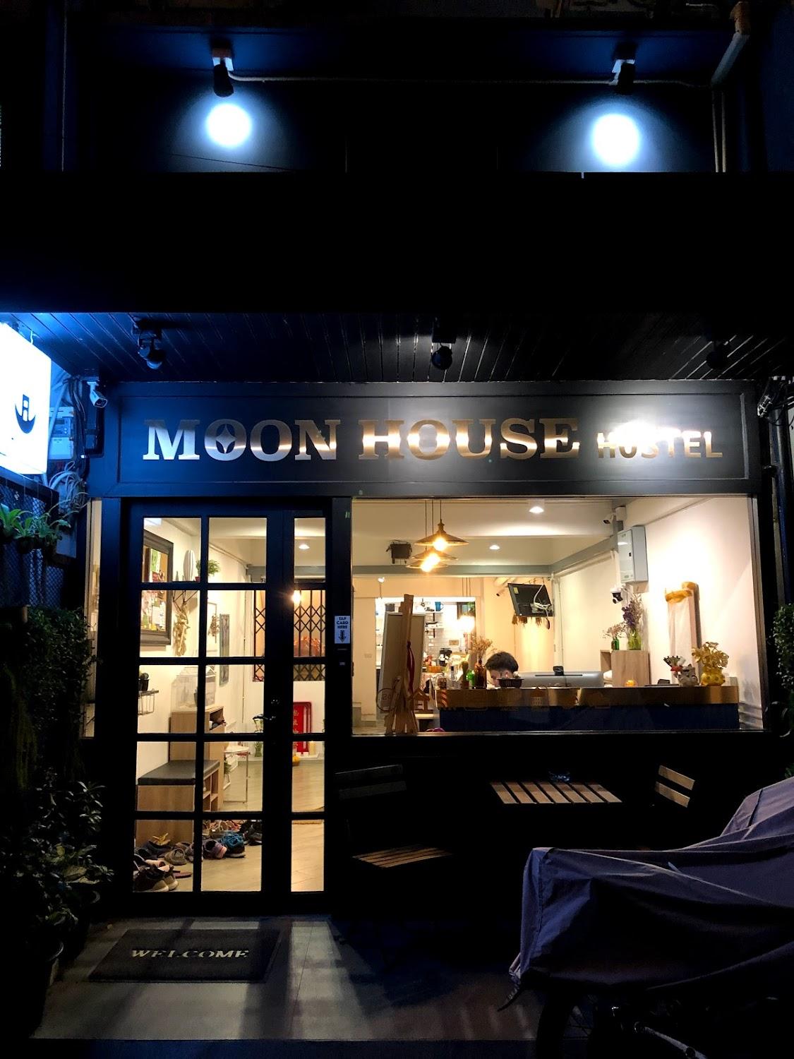 Cover Image for Moon House Hostel