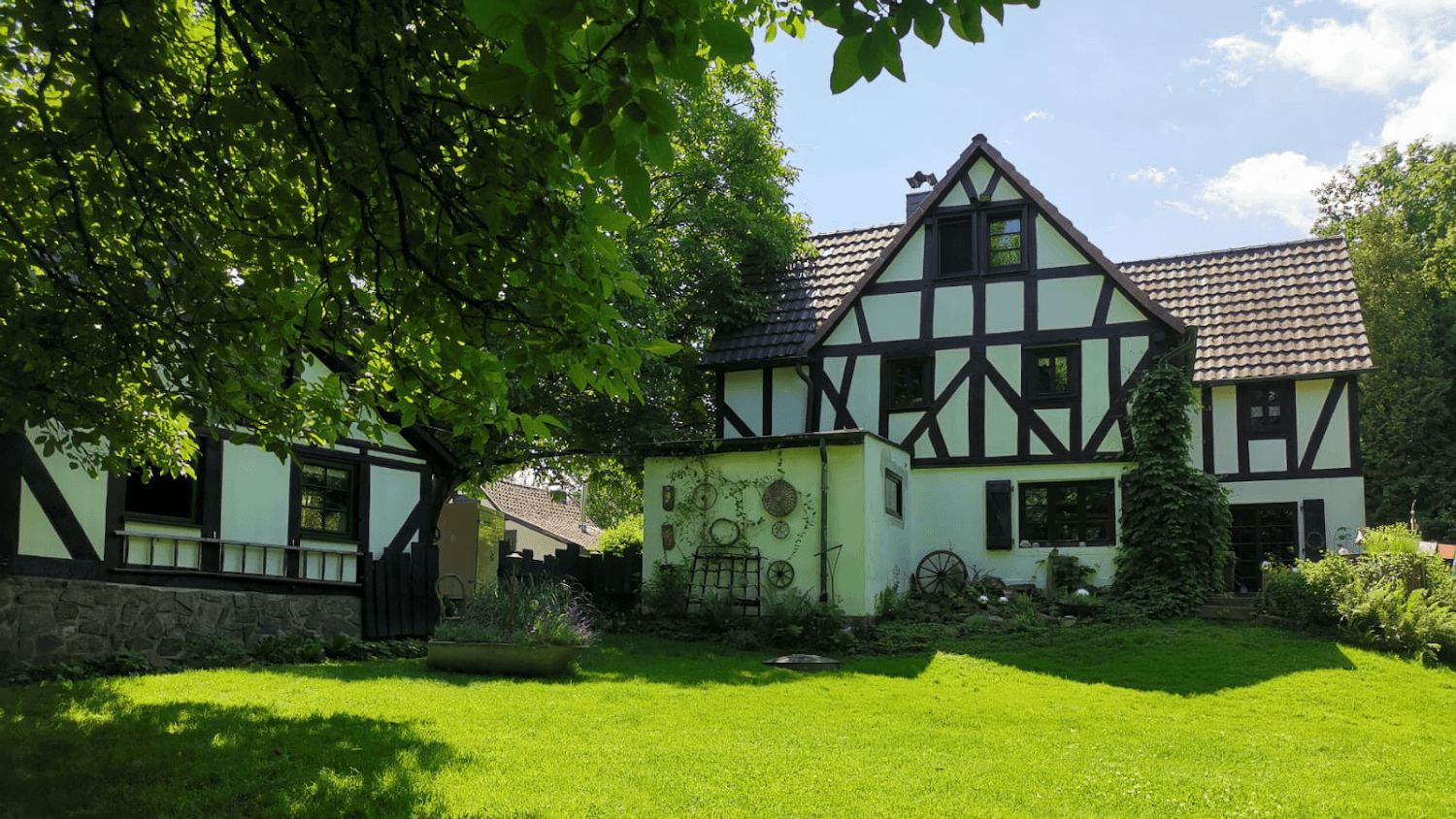 Cover Image for EULENHOF