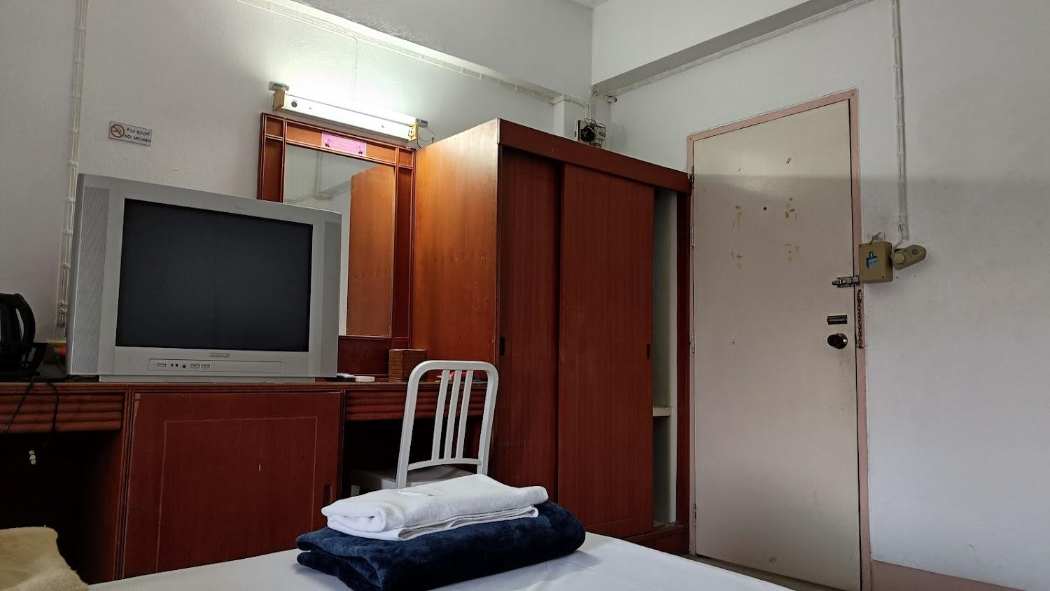 Cover Image for Di-Ma Hotel