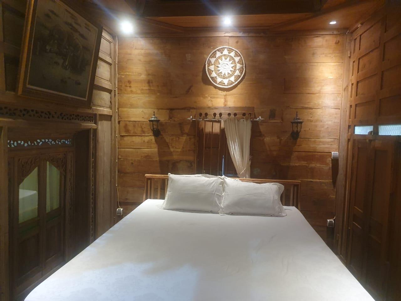 Cover Image for The Cabin Corner