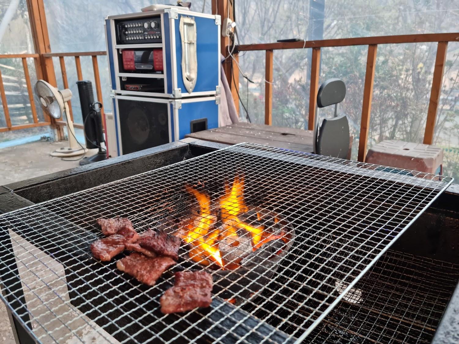 Cover Image for 물안개피는마을펜션