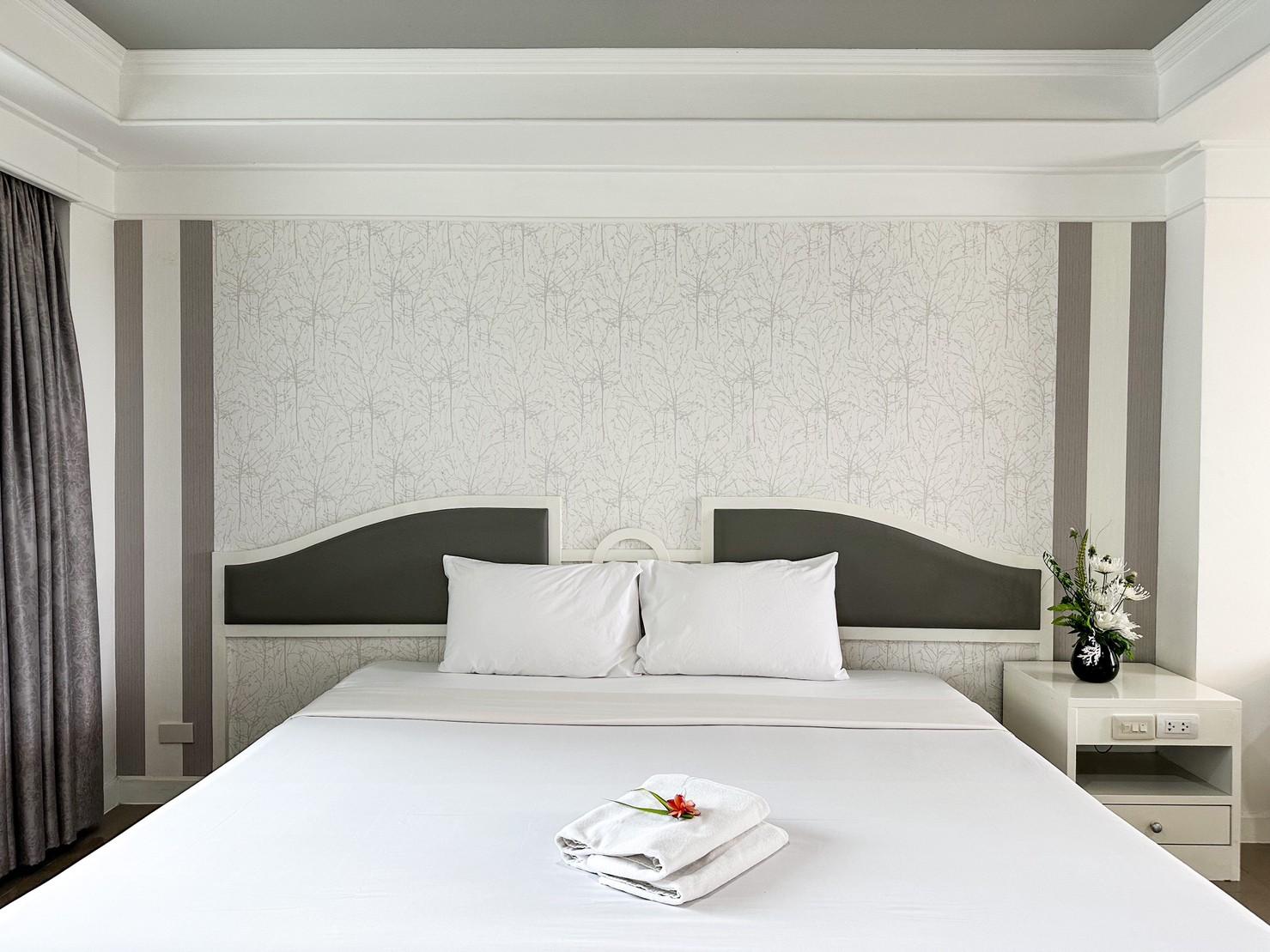 Cover Image for โรงแรมเรือรัษฎาเอ็กซ์เพรส Rua Rasada Express Hotel