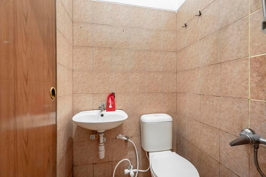 Cover Image for RedDoorz Plus near Jayakarta Station